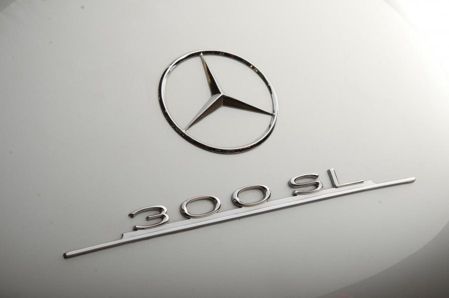 Логотип Mercedes-Benz 300 SL 1955 года  (фото 210 из 233)